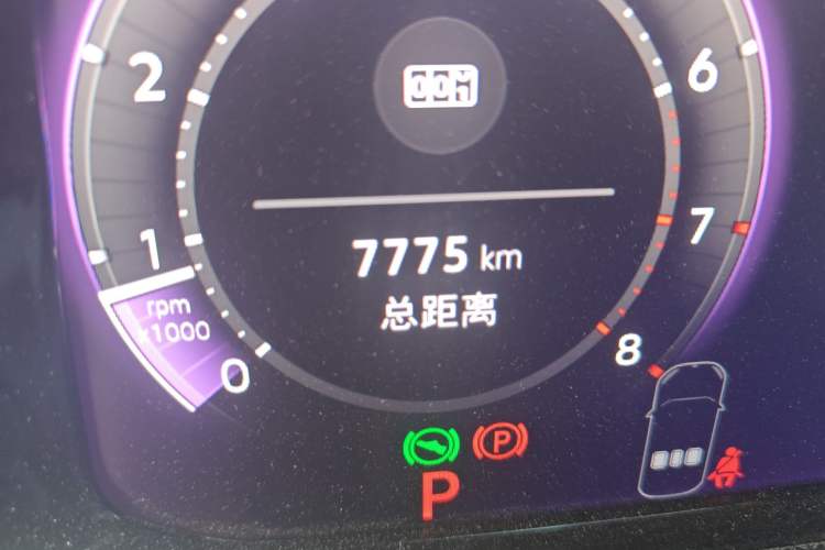 Used Volkswagen Golf 2025 300TSI R-Line Odometer Close Up