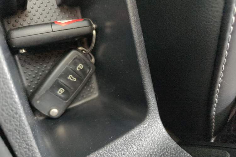 Used Volkswagen Cross Lavida 2014 1.6L Automatic