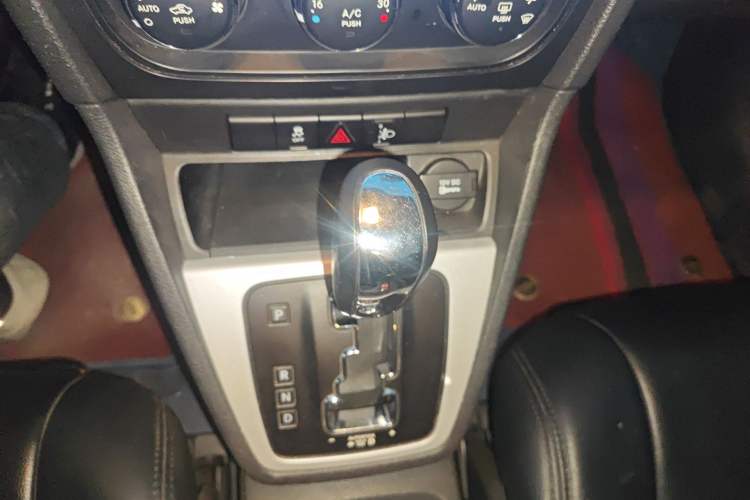 Used Dodge Caliber 2011 2.0 SXT Classic Edition Gear Lever