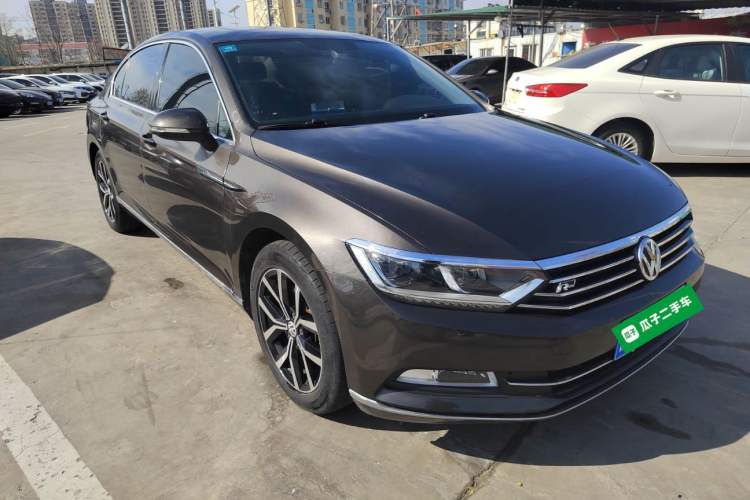 Used Volkswagen Magotan 2018 Facelift 330TSI DSG Luxury Model Front Right 45 Deg