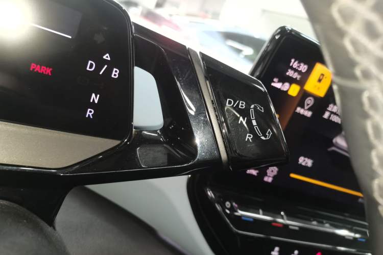 Used Volkswagen ID.4 X 2023 Pure Smart Edition Gear Lever