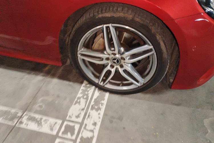 Used Mercedes-Benz E-Class 2017 E 200 4MATIC Coupe Right Front Wheel Hub