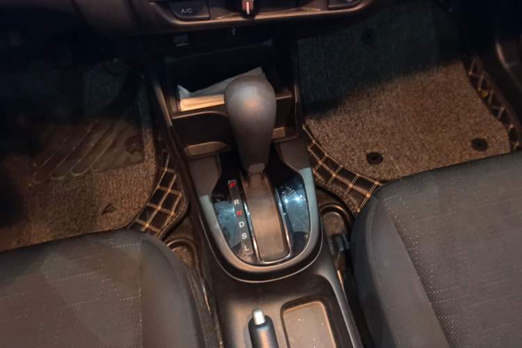 Used Honda Fit 2018 1.5L CVT Comfort Sunroof Version Gear Lever