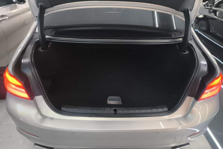 Used BMW 5 Series New Energy 2019 Updated Version 530Le Luxury Package Trunk
