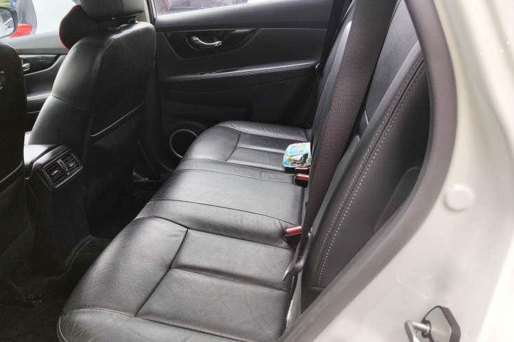 Used Nissan X-Trail 2017 2.5L CVT Leading Edition 4WD Left Rear Seat