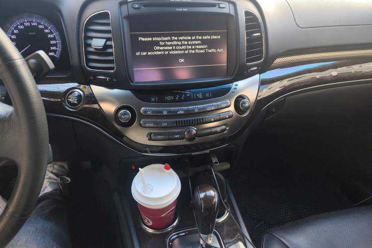 Used SsangYong Chairman 2012 2.8 CW600 Standard Edition Audio And AC Panel