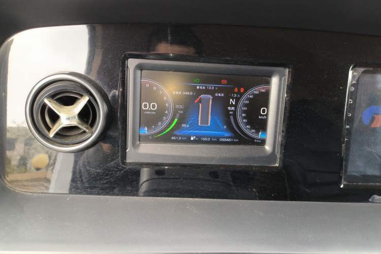 Used Guangtong Auto makeup Logistics Vehicle 2024 3.1T 2-Seater 4.99-Meter All-Electric Closed Cargo Van with 41.86 kWh Instrument Cluster