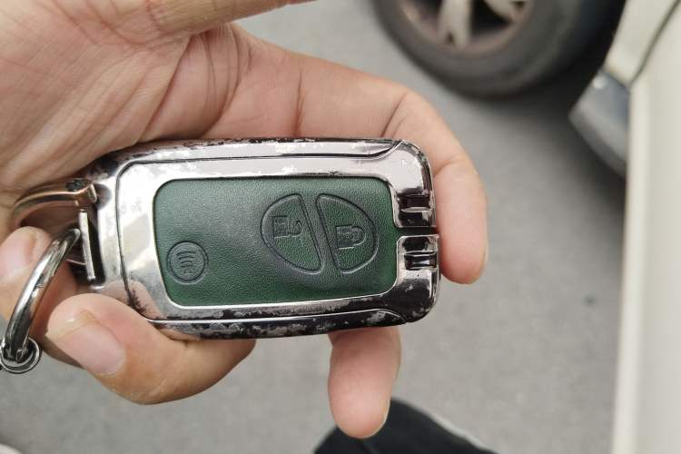 Used BYD S6 2014 2.0L Manual Luxury 5-Seater