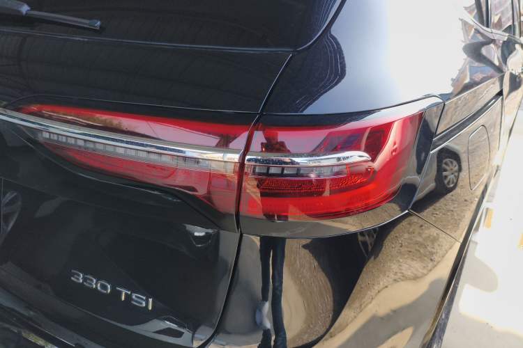 Used Volkswagen Viloran 2020 330TSI Luxury Edition Right Rear Taillight