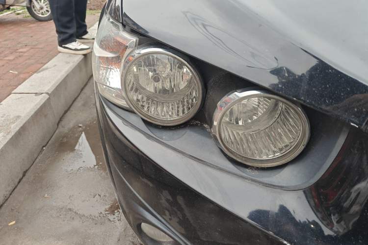 Used Chevrolet Aveo Sonic 2011 Sedan 1.4L Manual Transmission SE
