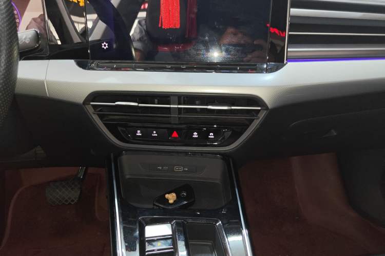 Used Volkswagen Lamando 2022 Lavida L 280TSI DSG Cool & Spicy Edition Audio And AC Panel