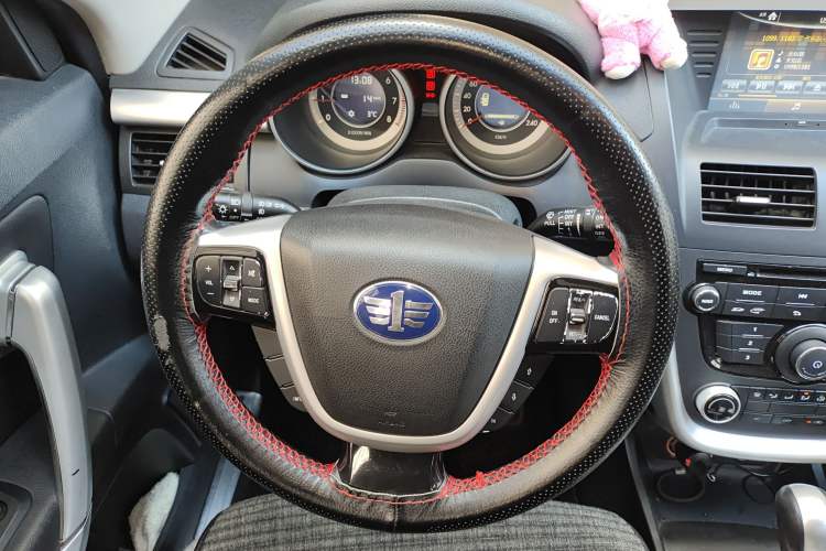 Used Bestune X80 2013 2.0L automatic comfort version
