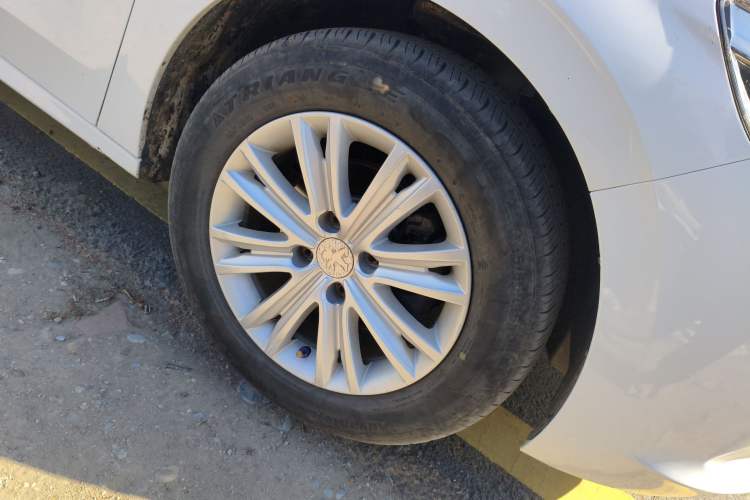 Used Peugeot 301 2014 1.6L Manual Comfort Edition Right Front Wheel Hub