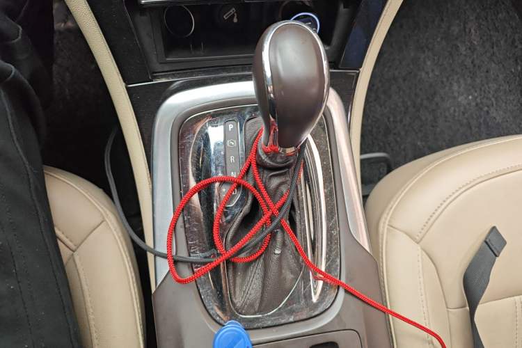 Used Buick Regal 2014 2.0L Elite Fashion Edition Gear Lever