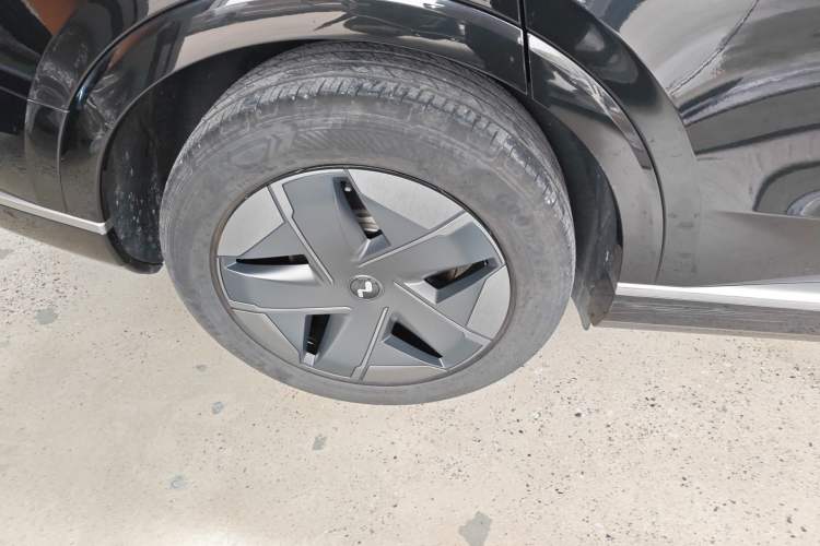 Used ONVO Luxeed L90 2025 Model—Max Six-Seater Version
