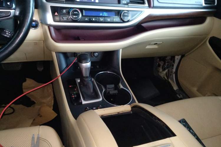 Used Toyota Highlander 2015 2.0T Four-Wheel Drive Ultimate Edition 7-Seater Gear Lever