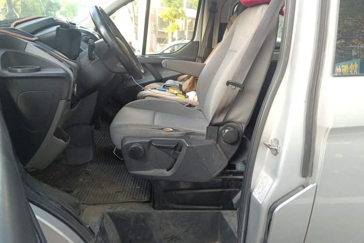 Used Ford Transit 2017 2.0T Diesel Multi-Purpose Commercial Vehicle Short Wheelbase Low Roof China V Standard
