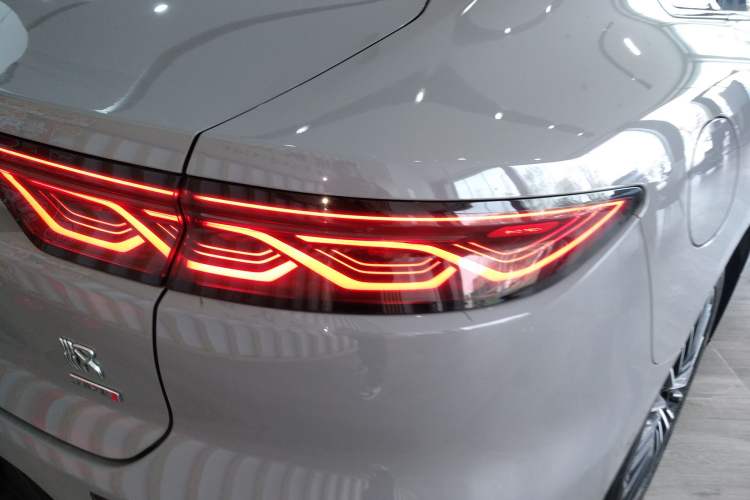 Used BYD Han 2025 DM-i Intelligent Driving Edition 125KM LiDAR Flagship Model
