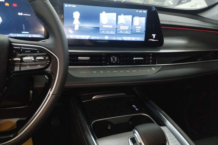 Used Chery Tiggo 8 PRO 2024 Champion Edition 290T Two-Wheel Drive Shining Version 5 Seats
