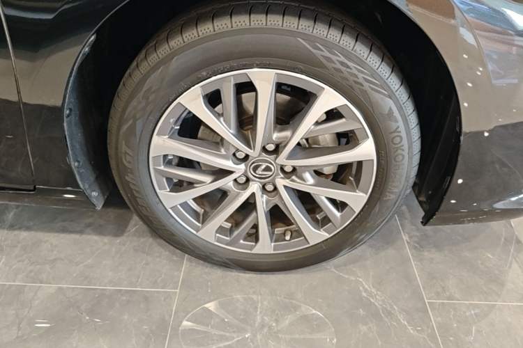 Used Lexus ES 2022 200 Excellence Edition
