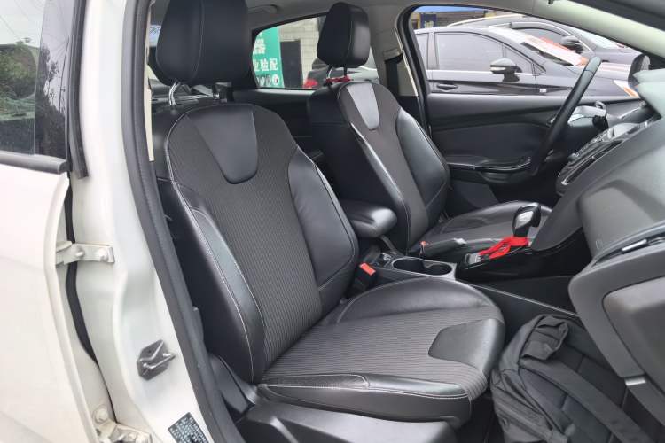 Used Ford Focus 2012 Sedan 1.6L Automatic Fashion Edition