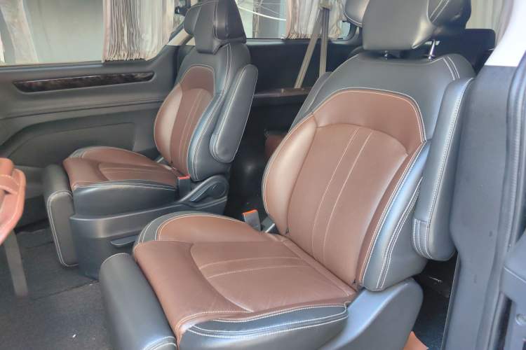 Used SAIC MAXUS G10 2016 2.0T Automatic Luxury Executive Edition Left Rear Seat