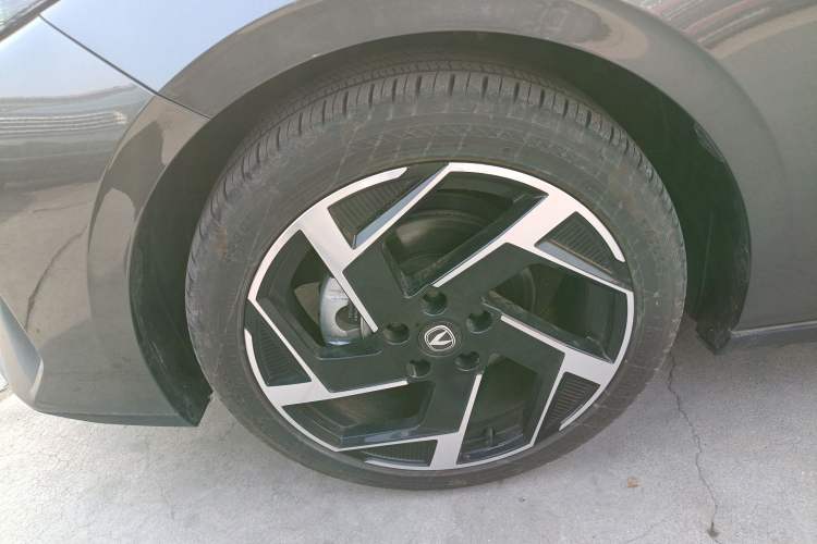 Used CHANGAN Eado DD 2023 Blue Whale NE 1.5T GDI DCT Flagship Model Left Front Wheel Hub