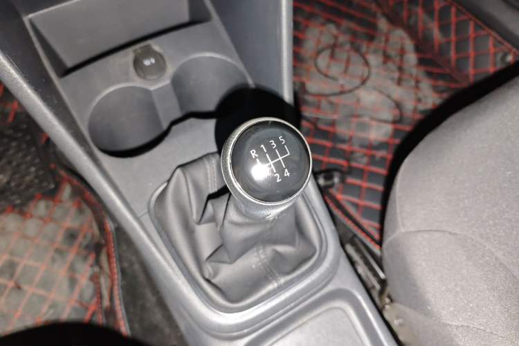 Used Volkswagen Polo 2016 1.4L Manual Fashion Model Gear Lever