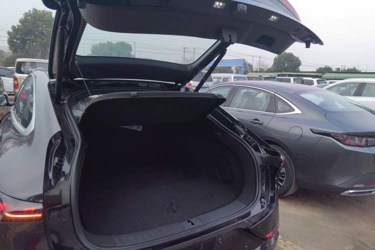 Used CHANGAN NEVO A07 2025 Blue Whale Range-Extending Version 230 Flagship Model Trunk