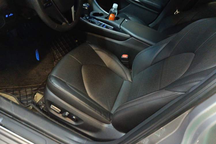 Used Toyota Avalon 2023 2.5L Luxury Edition Left Front Seat