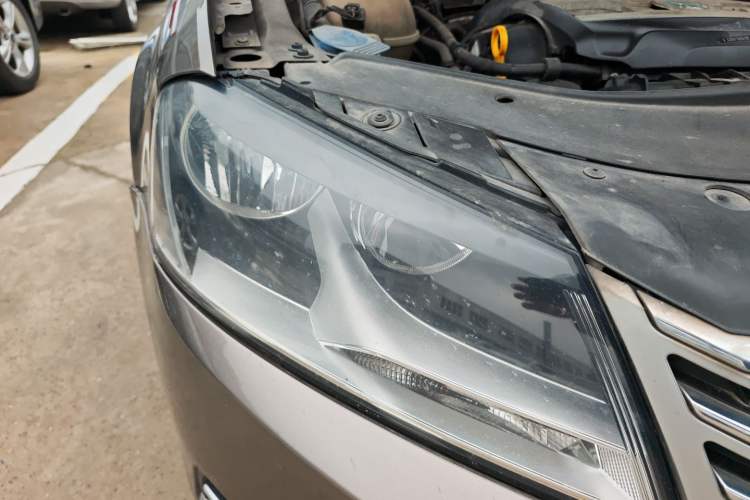 Used Volkswagen Magotan 2016 1.8TSI Smart Comfort Model Right Front Headlight