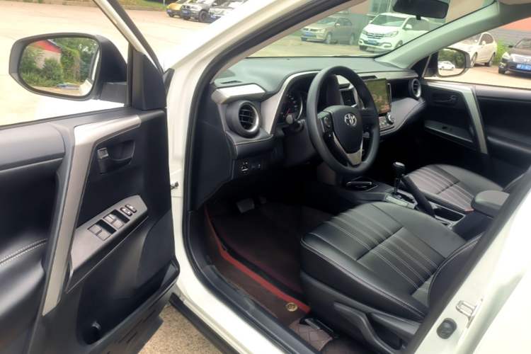 Used Toyota RAV4 2019 2.0L CVT Two-Wheel Drive Pioneer Edition China V Standard

