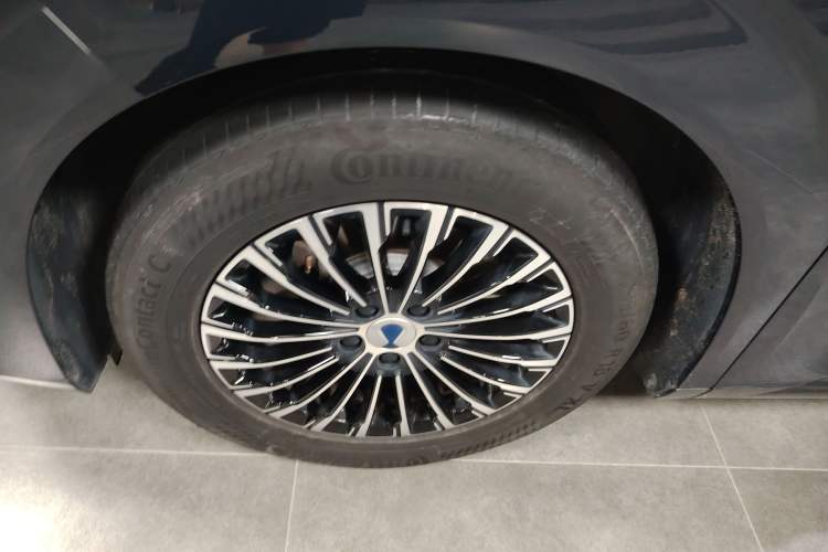 Used Denza D9 2022 DM-i 970 Four-Wheel Drive Flagship Model
