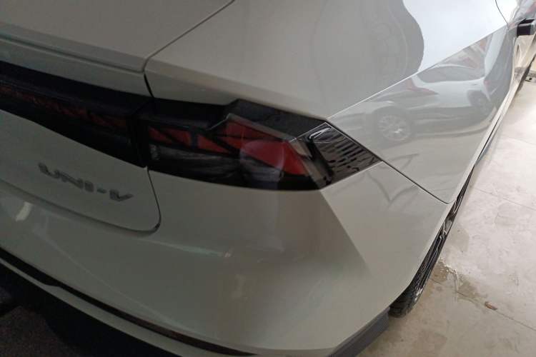 Used CHANGAN UNI-V 2024 1.5T Luxury Edition
