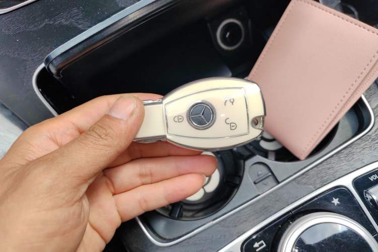 Used Mercedes-Benz C-Class 2018 C 180 L Fashion Edition Sport Version Vehicle Key