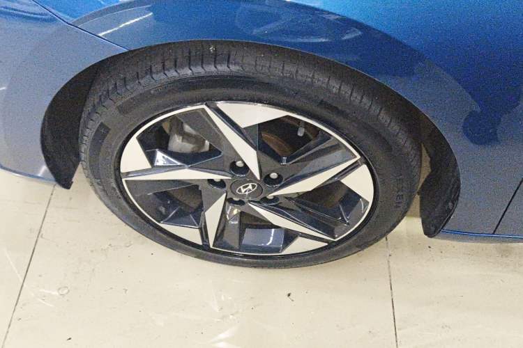 Used Hyundai Elantra 2021 1.5L CVT LUX Prestige Edition Left Front Wheel Hub