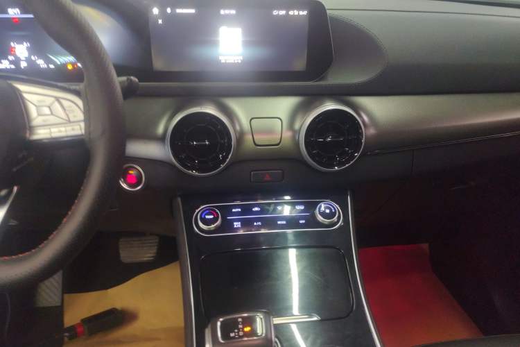 Used FORTHING T5 EVO 2021 1.5TD DCT Diamond Edition Audio And AC Panel