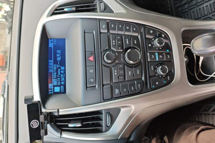 Used Buick GT 2012 XT 1.6L Automatic Fashion Edition Audio And AC Panel