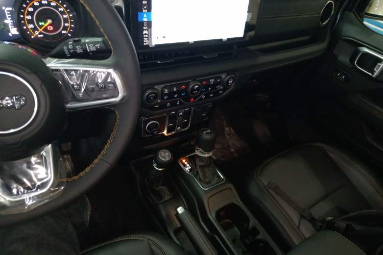 Used Jeep Wrangler 2024 2.0T Sahara Four-Door Edition
