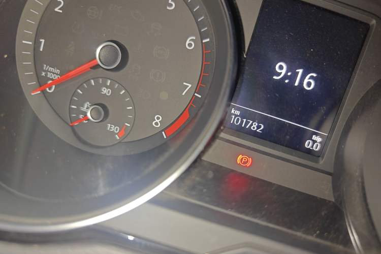 Used Volkswagen Magotan 2017 330TSI DSG Luxury Model Odometer Close Up