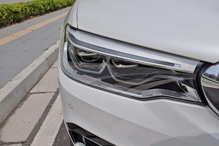 Used BMW 5 Series 2020 530Li Luxury Edition M Sport Package Right Front Headlight