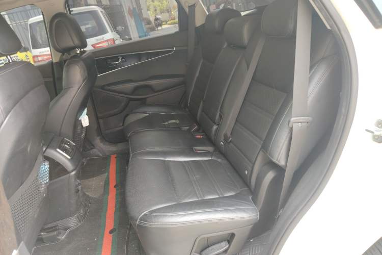 Used Kia Sorento 2015 Sorento L 2.4L Gasoline 4WD Elite Edition 7 Seats China IV Standard
