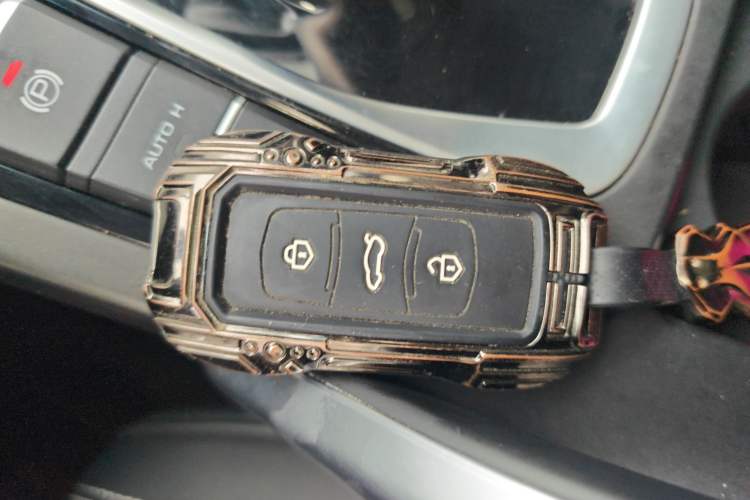 Used Geely Auto Emgrand X7 Sport 2022 1.8TD DCT Zhiya Trim
