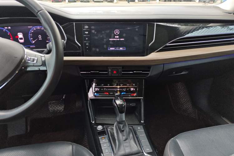 Used Volkswagen Passat 2020 330TSI Luxury Edition China VI