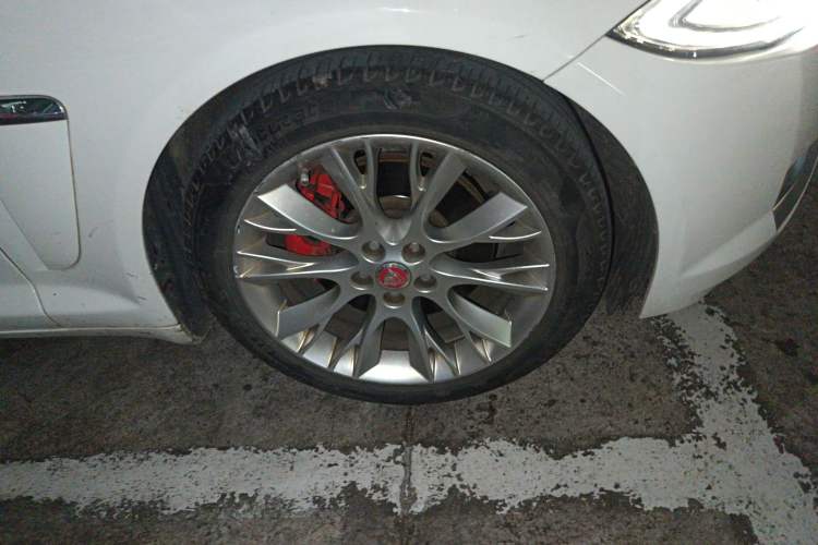 Used Jaguar XF 2014 XF 2.0T Luxury Edition Right Front Wheel Hub