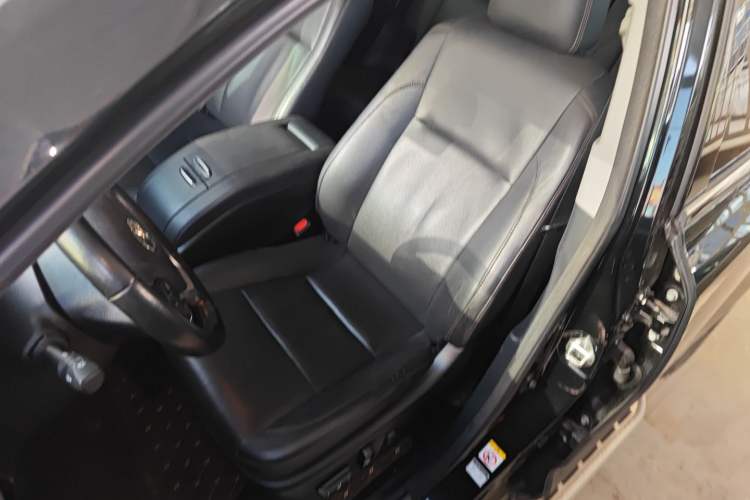 Used Toyota Highlander 2018 2.0T Four-Wheel Drive Luxury Edition 7 Seats China V Emission Standard
