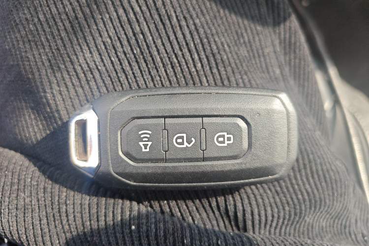 Used JMC Yuhu 7 2020 2.0T Diesel Manual Two-Wheel Drive Comfort Edition Short Wheelbase China VI Standard JX4D20A6L Vehicle Key