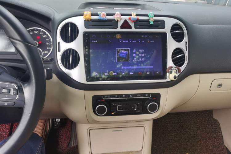 Used Volkswagen Tiguan 2010 2.0 TSI Automatic All-Wheel-Drive Elite Edition Audio And AC Panel