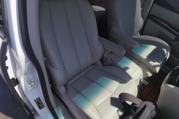 Used Buick GL8 2023 Land Executive Class Smart Enjoyment Model