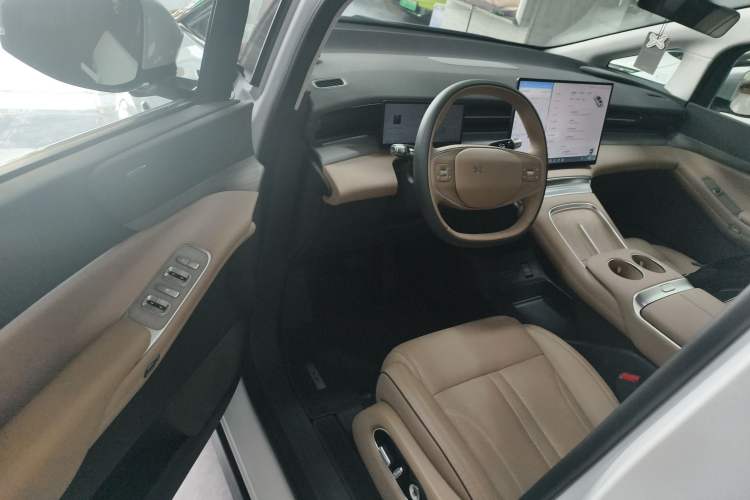 Used XPeng X9 2025 740 Ultra-Long Range Max Driver Seat